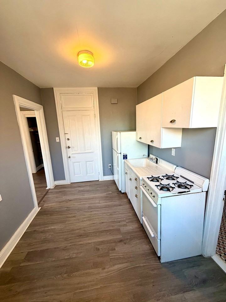 446 N Duke St #3F - Photo 7 of 12