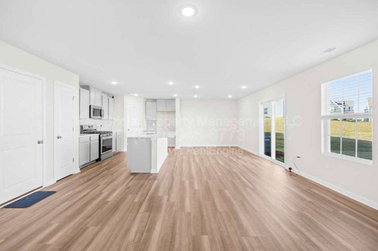 13152 Hampton Bay Ln - Photo 4 of 21