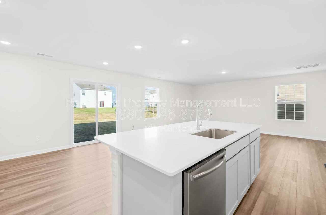 13152 Hampton Bay Ln - Photo 6 of 21