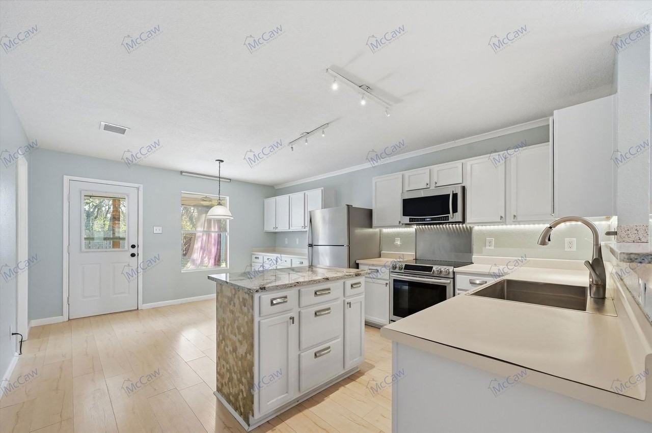 8401 Swan Park Dr - Photo 6 of 21