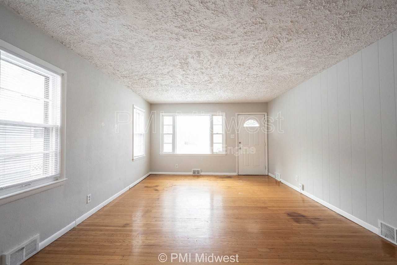 5005 Indianola Ave - Photo 2 of 25