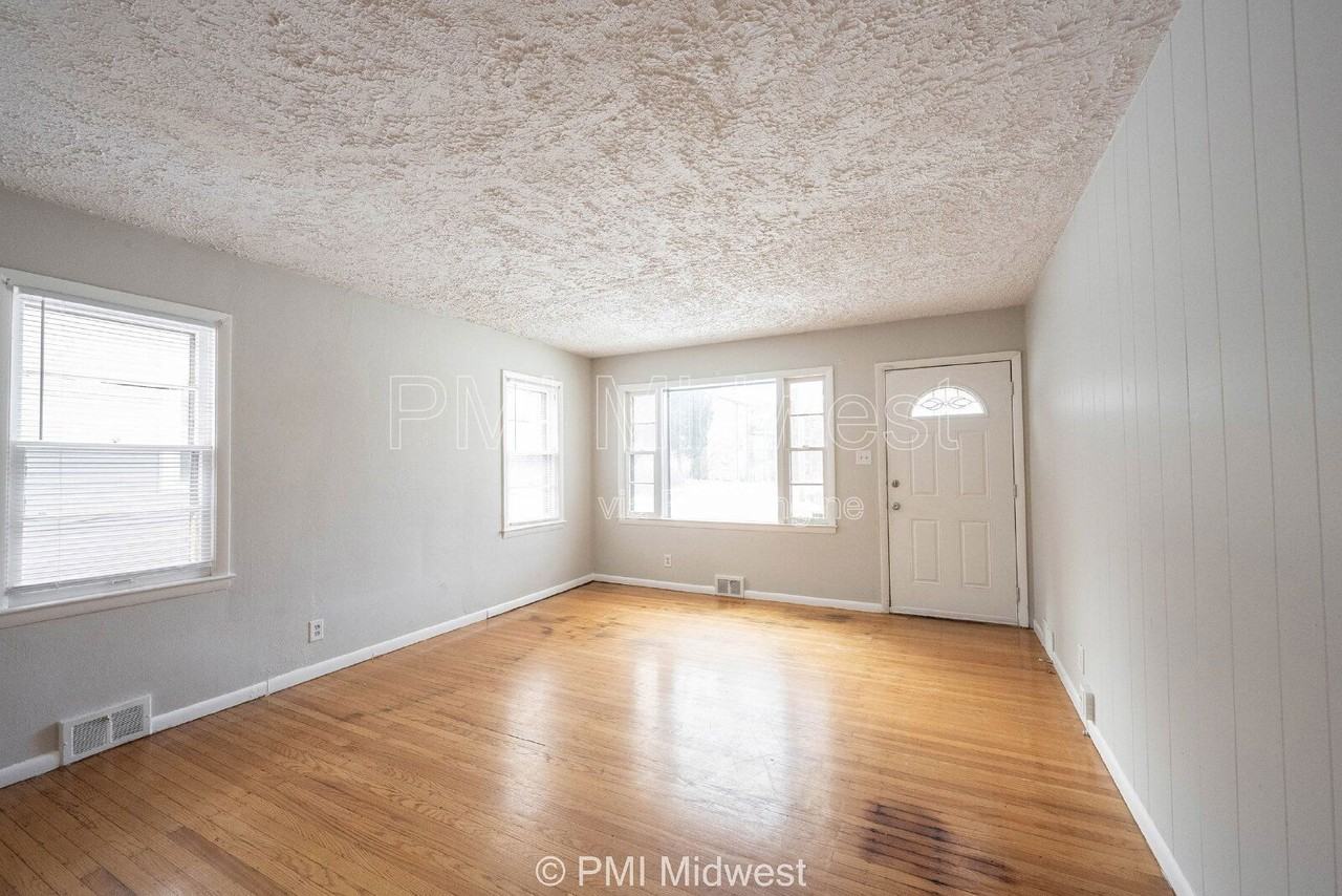 5005 Indianola Ave - Photo 3 of 25