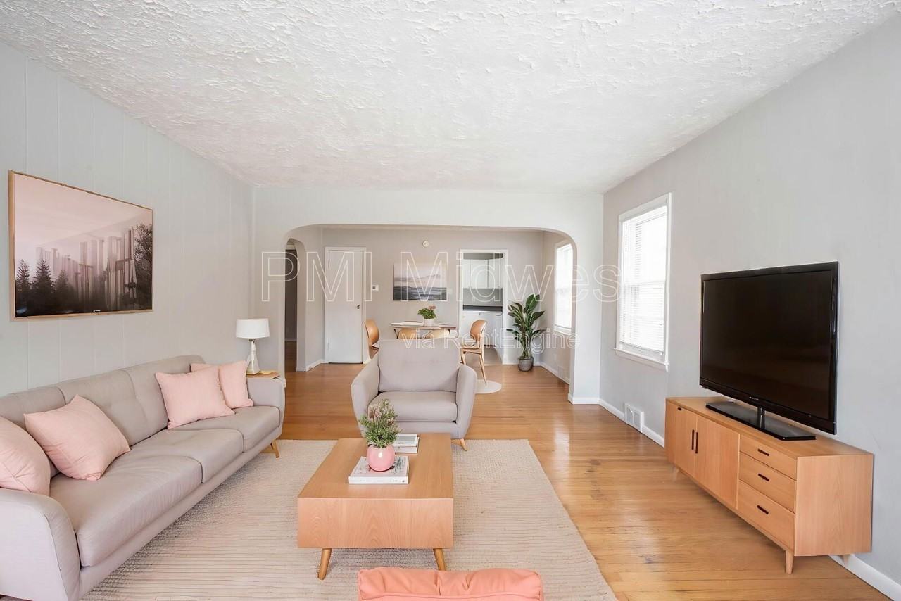 5005 Indianola Ave - Photo 5 of 25