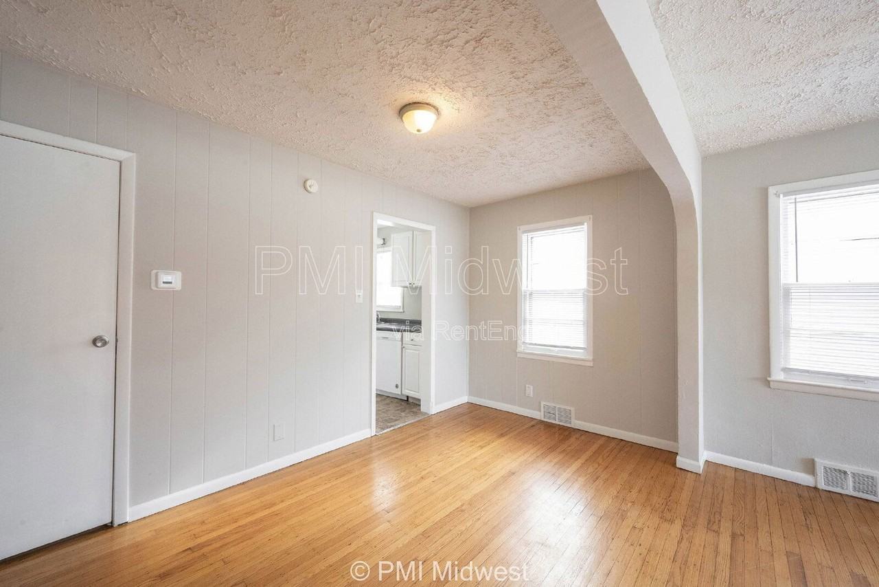 5005 Indianola Ave - Photo 6 of 25