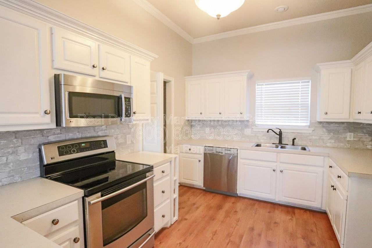 1928 77th Pl - Photo 2 of 10