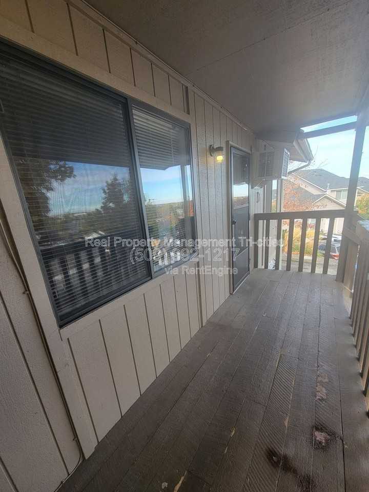 1102 S Olympia Pl #D - Photo 2 of 9