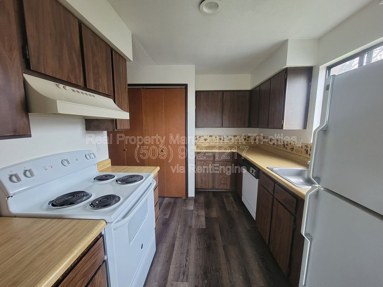 1102 S Olympia Pl #D - Photo 5 of 9