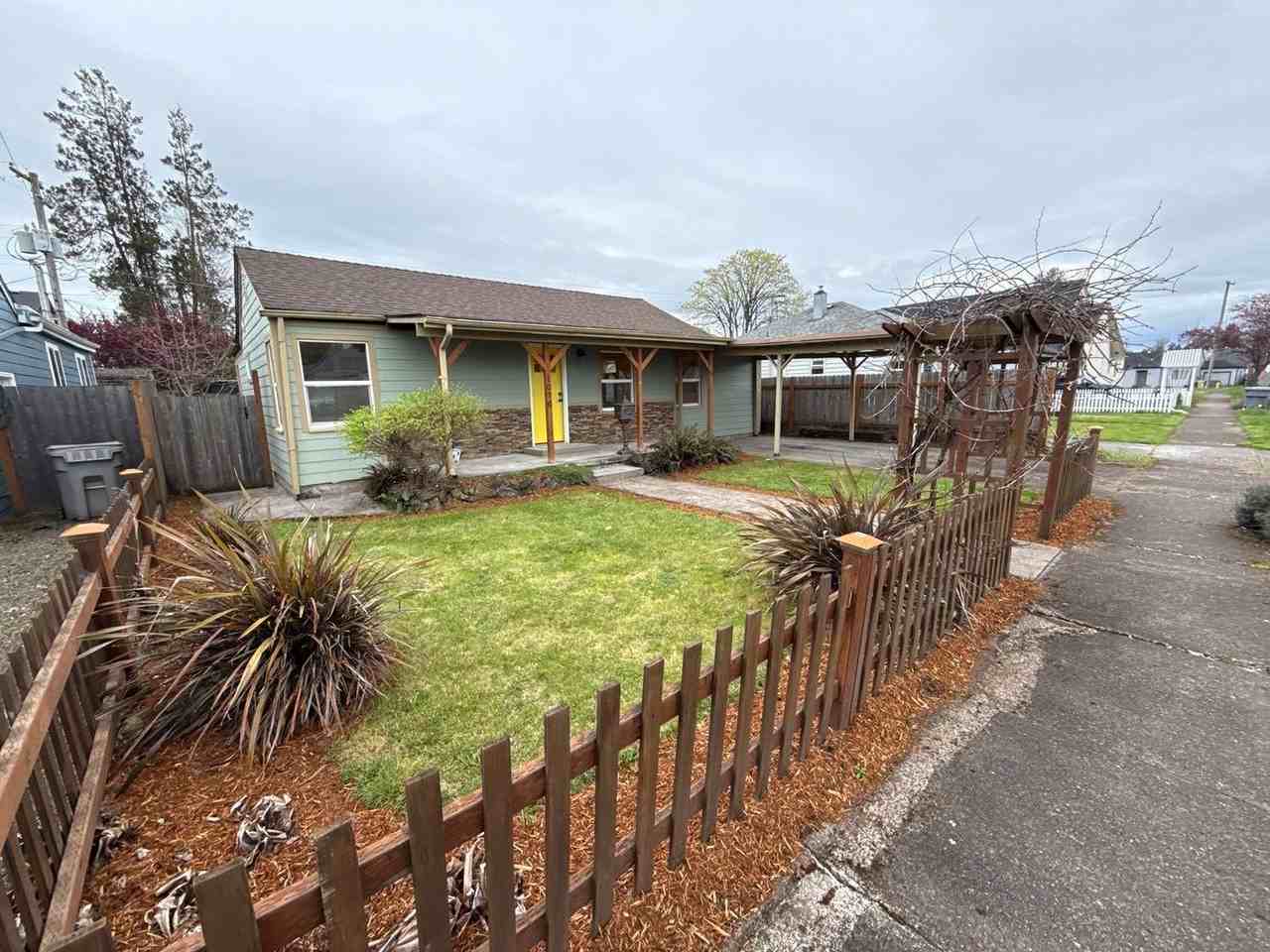 1070 16th Ave Sw - Photo 2 of 32