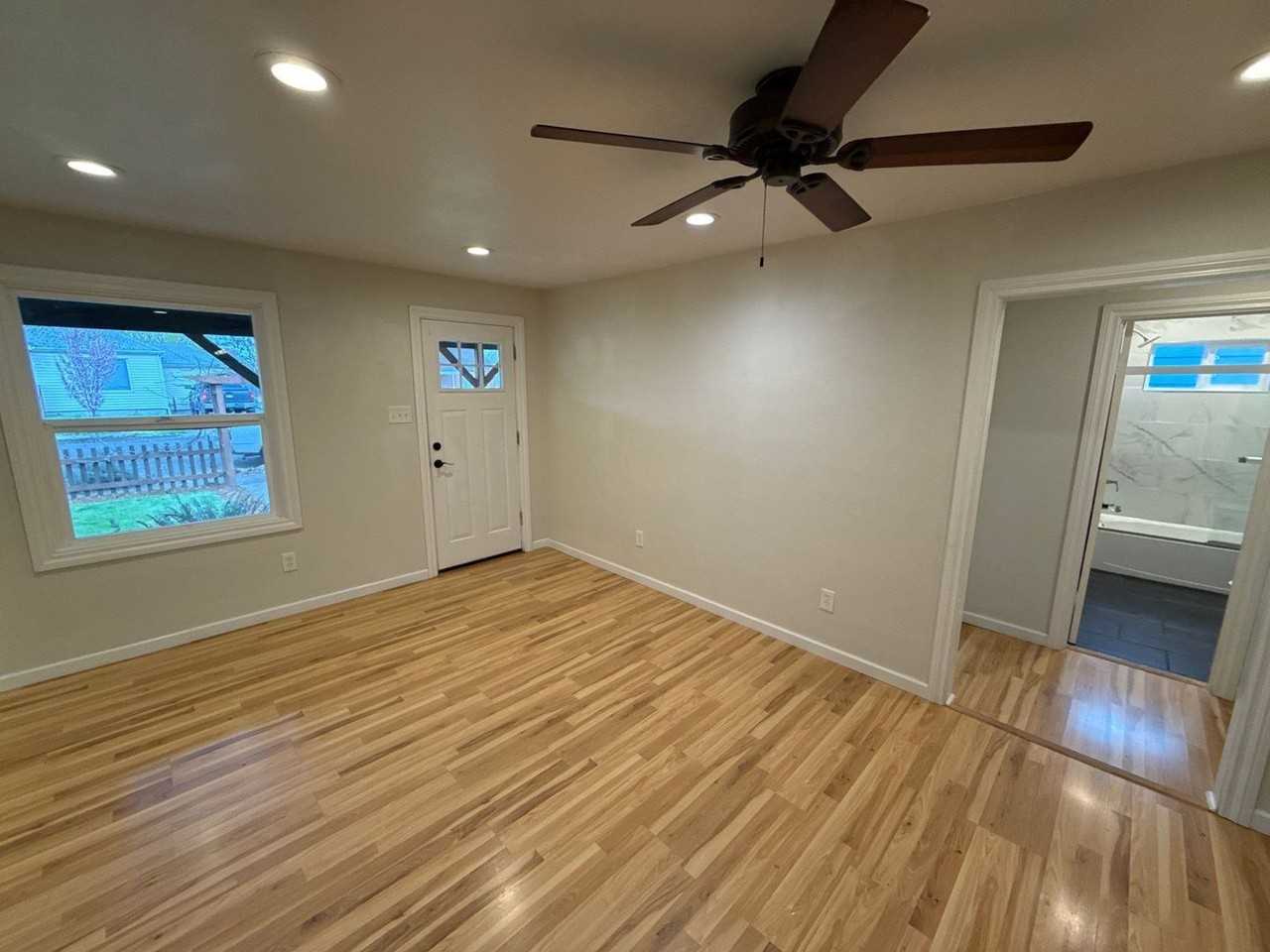 1070 16th Ave Sw - Photo 5 of 32