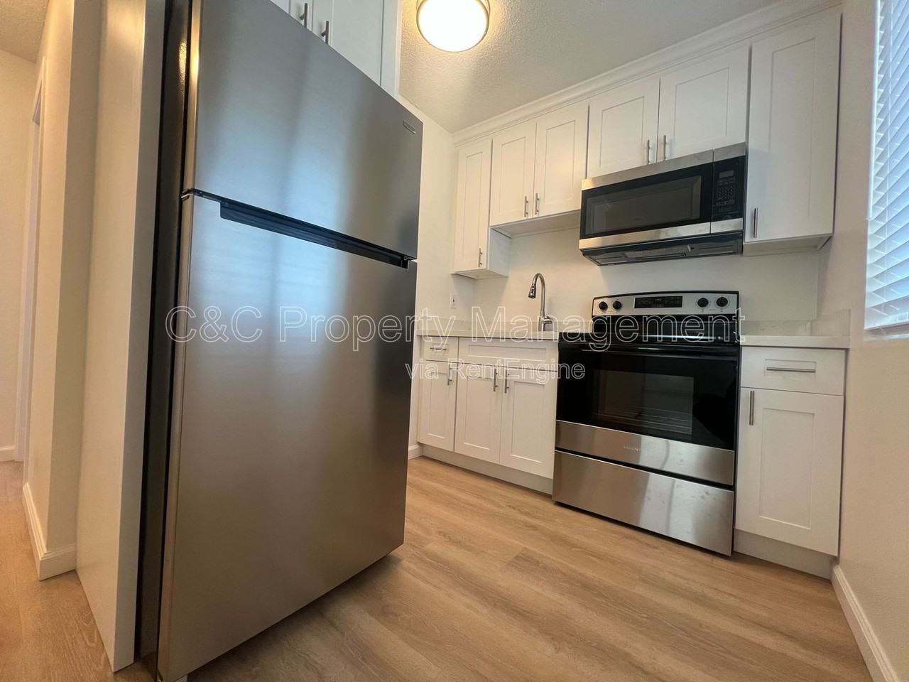 1191 Noche Buena St #J - Photo 3 of 6