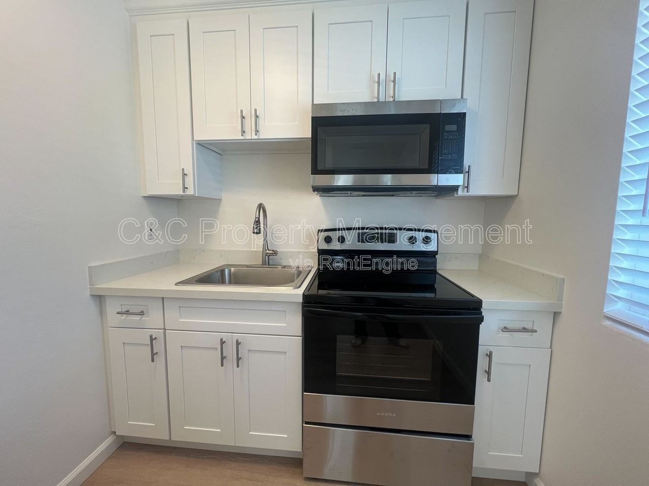 1191 Noche Buena St #J - Photo 4 of 6