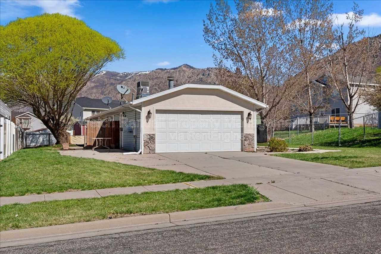 928 E 1275 N - Photo 2 of 20