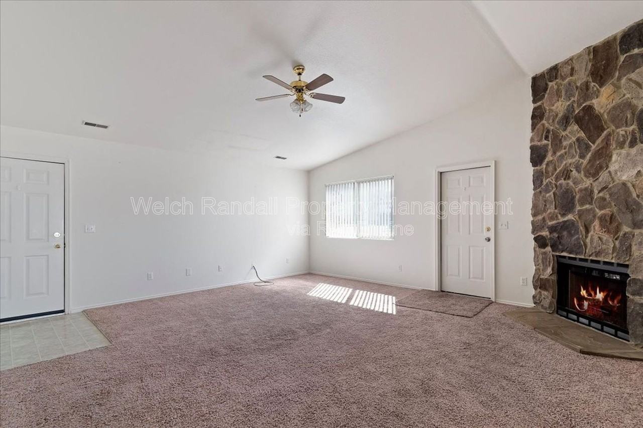 928 E 1275 N - Photo 4 of 20