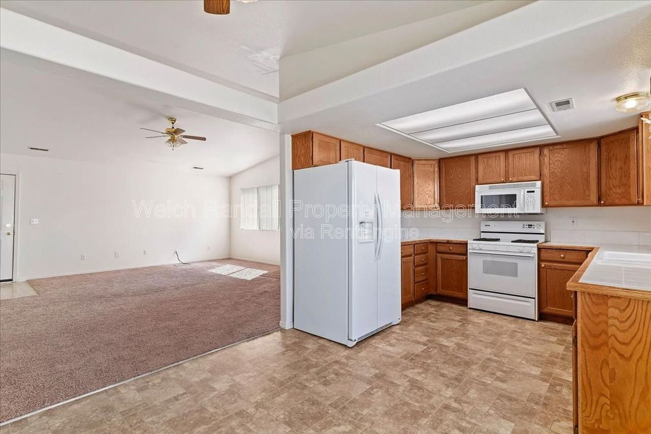 928 E 1275 N - Photo 7 of 20