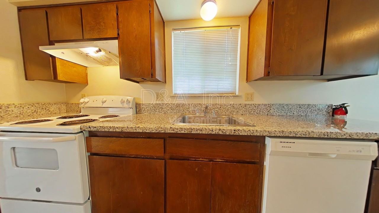 2624 Nw Coolidge Way - Photo 4 of 11