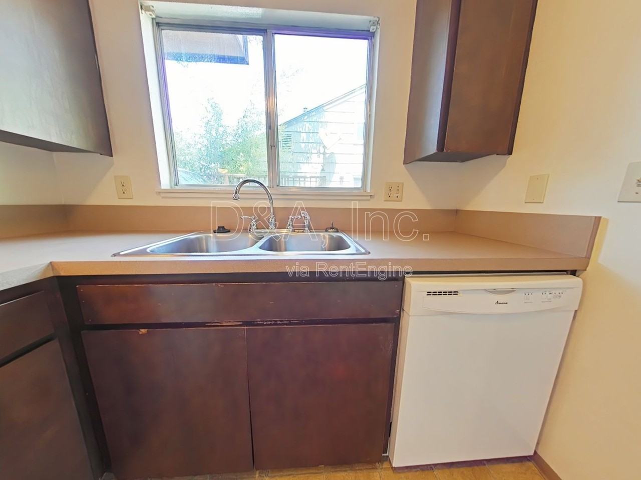 720 Nw 13th St #A - Photo 4 of 10