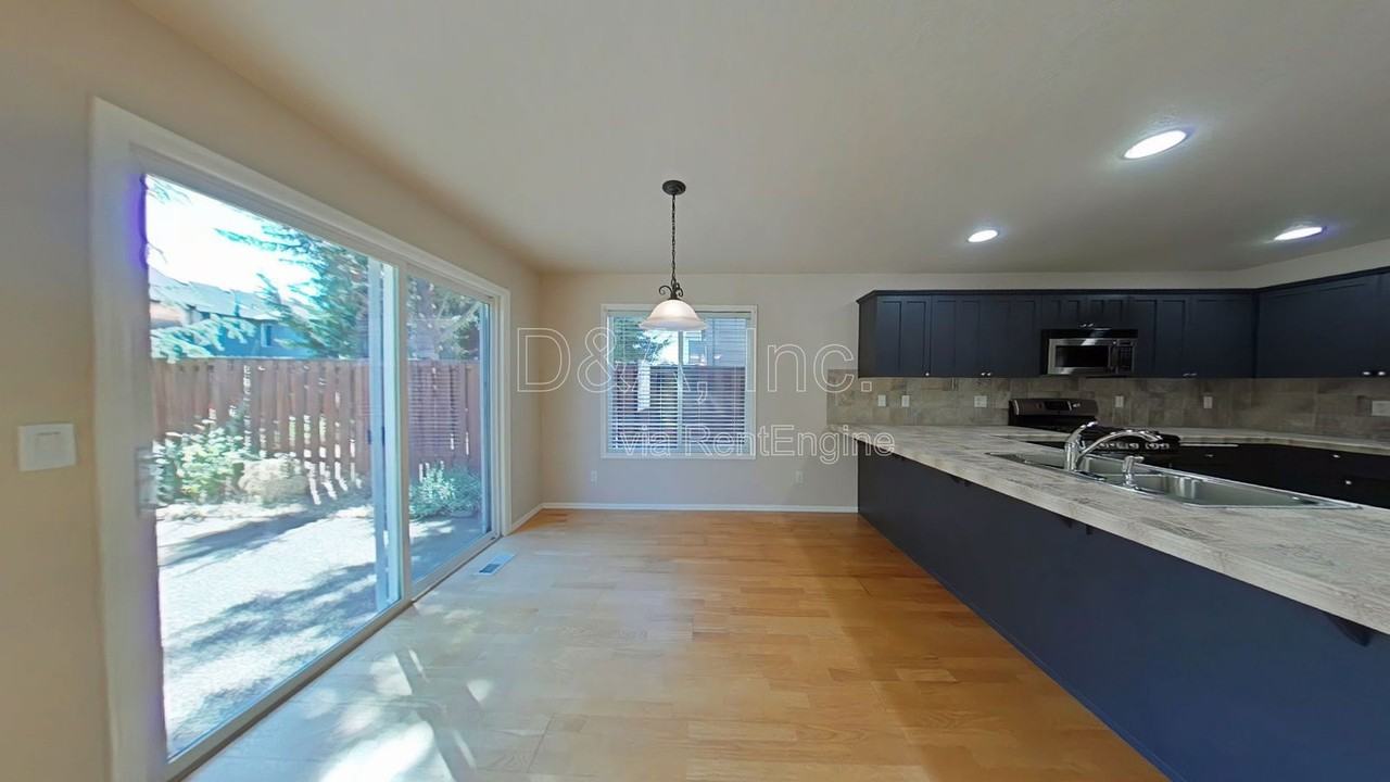 1262 Se Centerpointe Dr - Photo 3 of 14