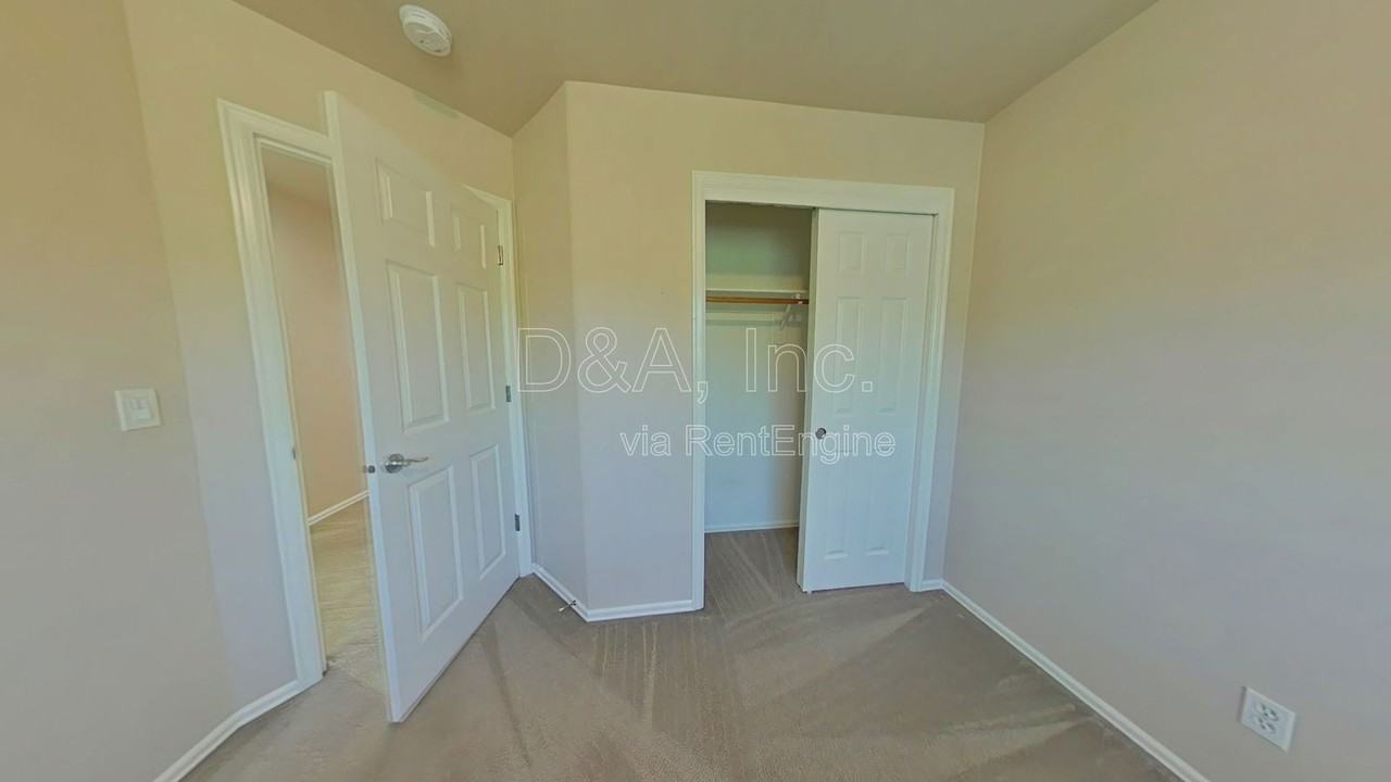 1262 Se Centerpointe Dr - Photo 6 of 14