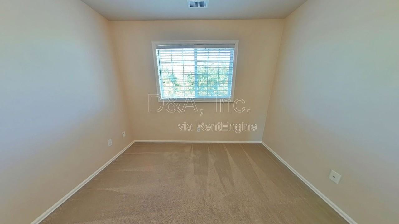 1262 Se Centerpointe Dr - Photo 7 of 14