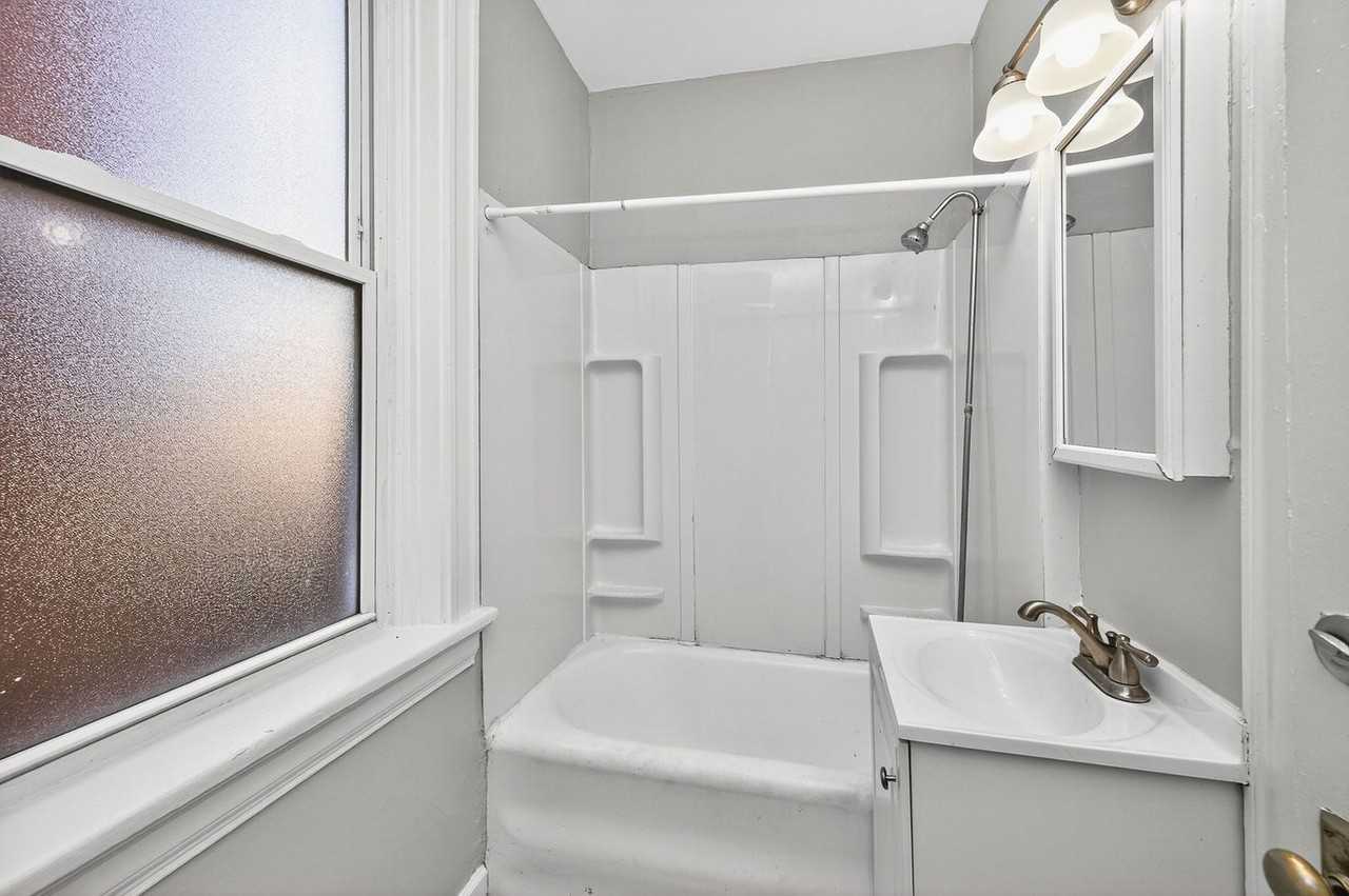 2359 Stratford Ave - Photo 6 of 19