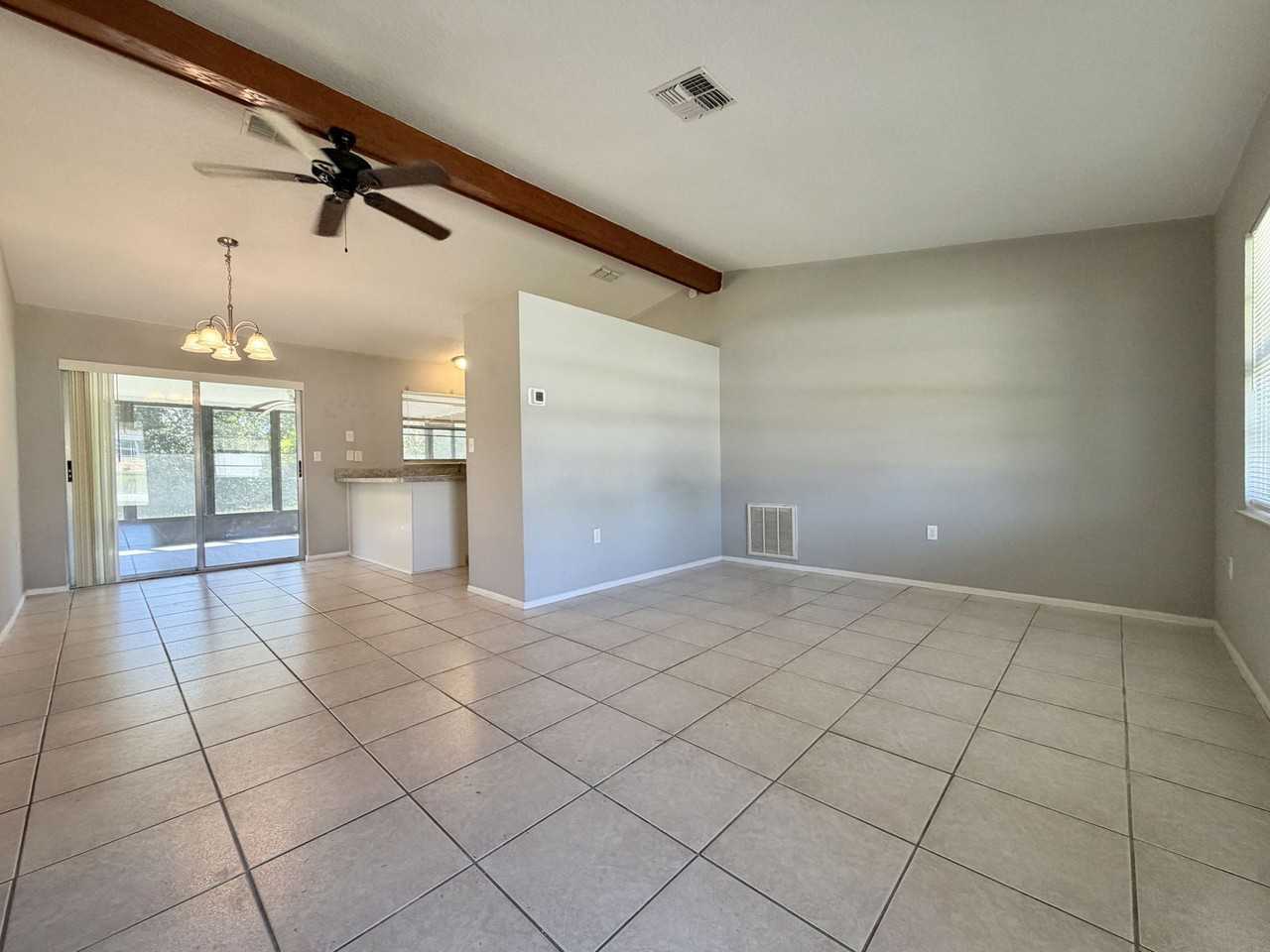 12258 Foothill St - Photo 4 of 20