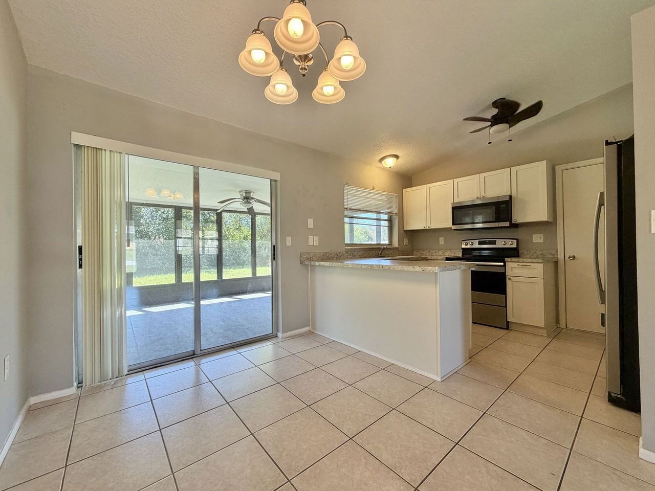 12258 Foothill St - Photo 5 of 20