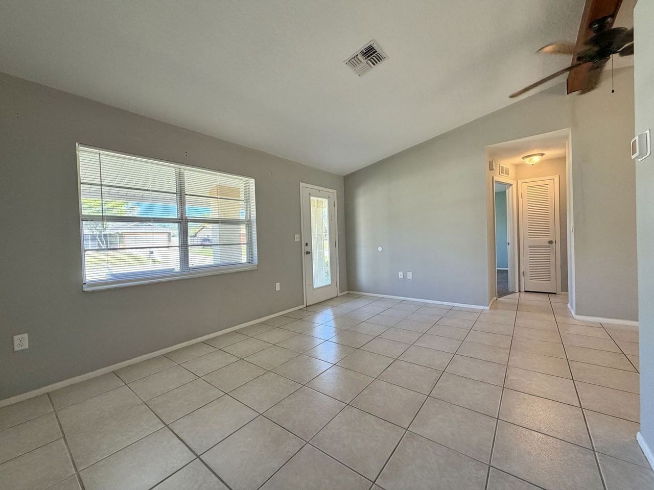 12258 Foothill St - Photo 6 of 20