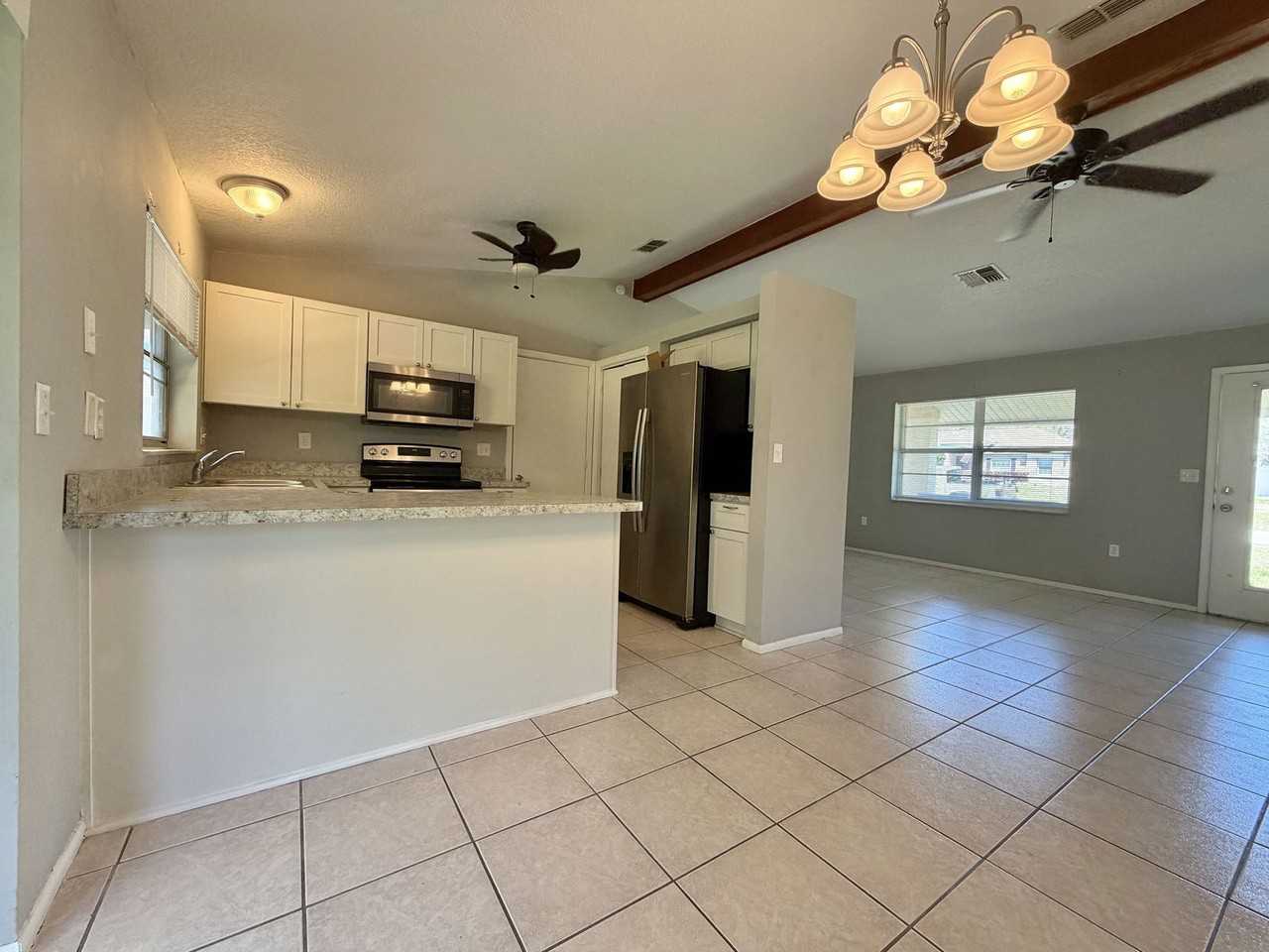 12258 Foothill St - Photo 7 of 20