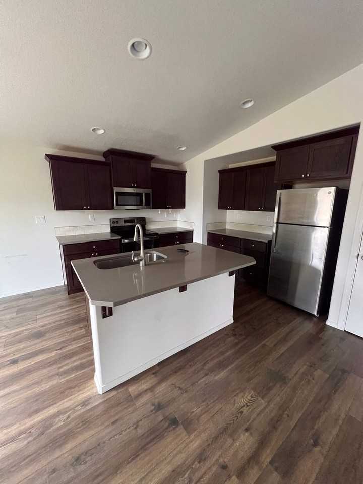 1642 Zoe Ave - Photo 6 of 13