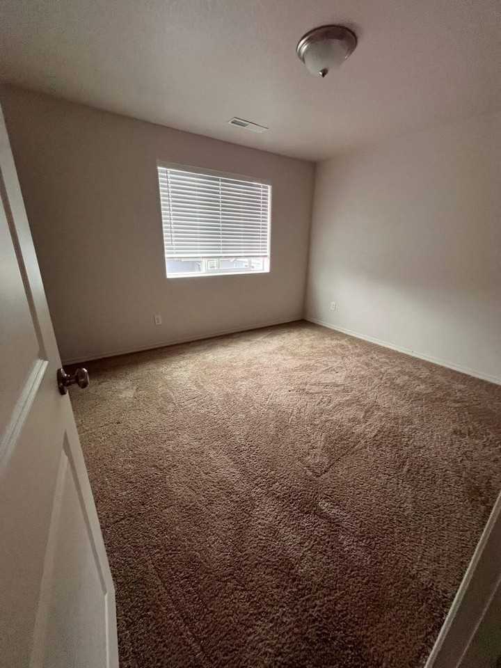 1642 Zoe Ave - Photo 7 of 13