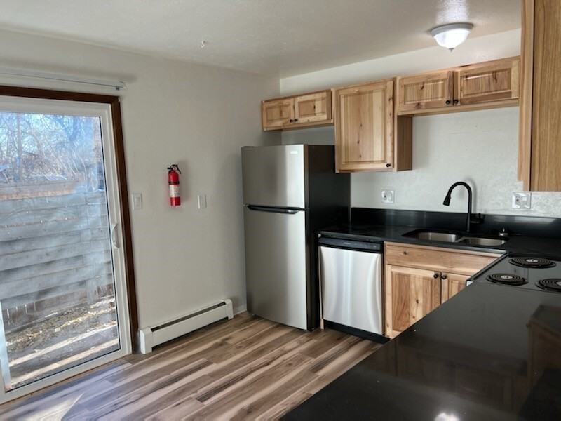 1324 Balsam Ave #1 - Photo 5 of 32