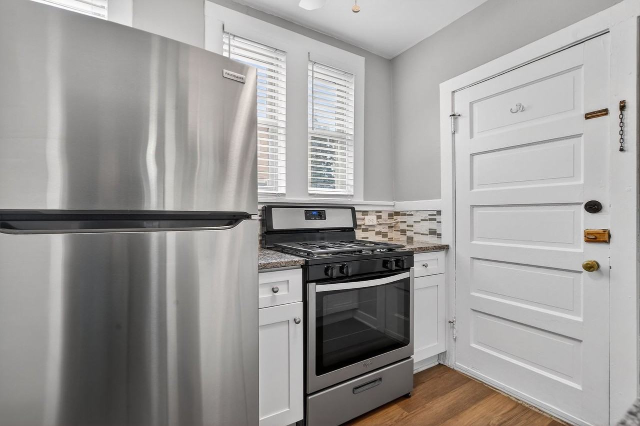 428-432 Park Blvd Apartments - Photo 3 of 15