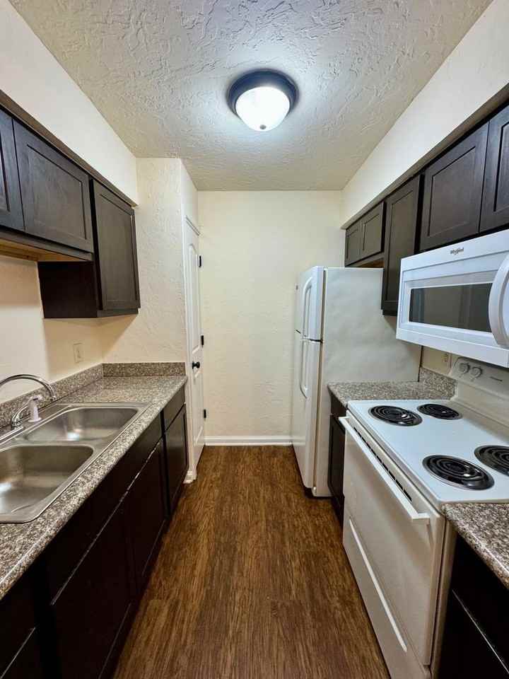 Renaissance Park Apartments - Photo 3 of 25