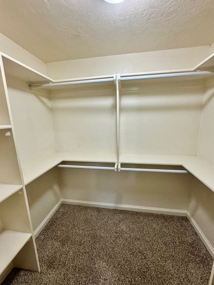 Renaissance Park Apartments - Photo 7 of 25
