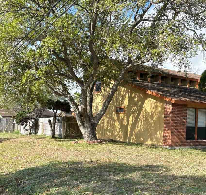 1101 Montreal Dr - Photo 3 of 6