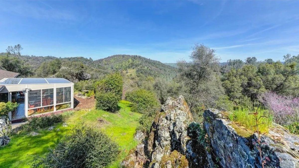 4881 Thompson Hill Rd - Photo 7 of 8