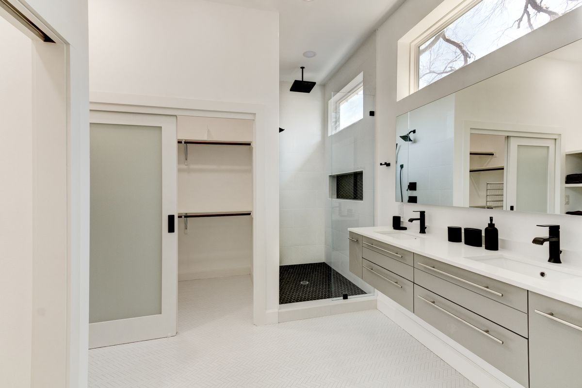 2715 Zaragosa St - Photo 2 of 20