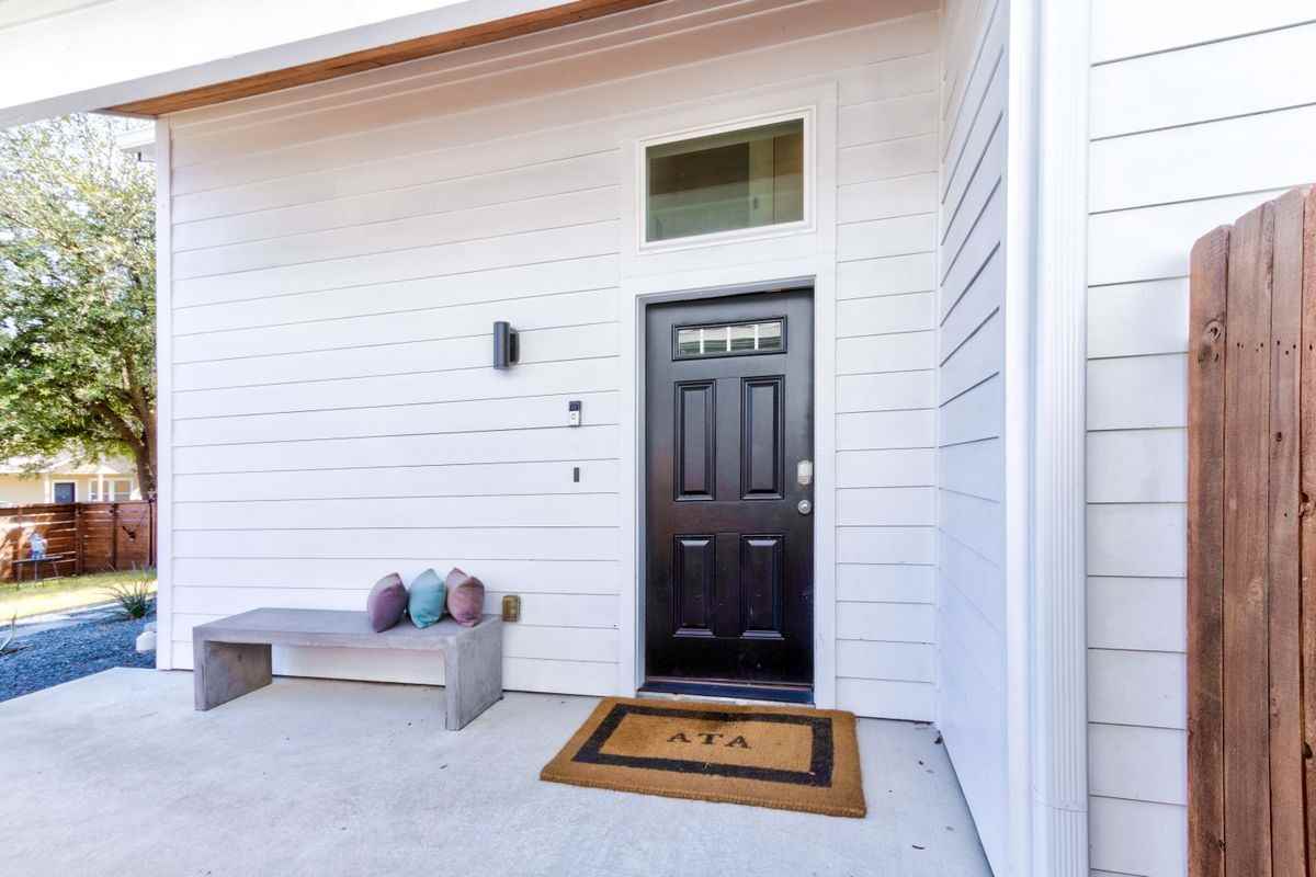 2715 Zaragosa St - Photo 7 of 20