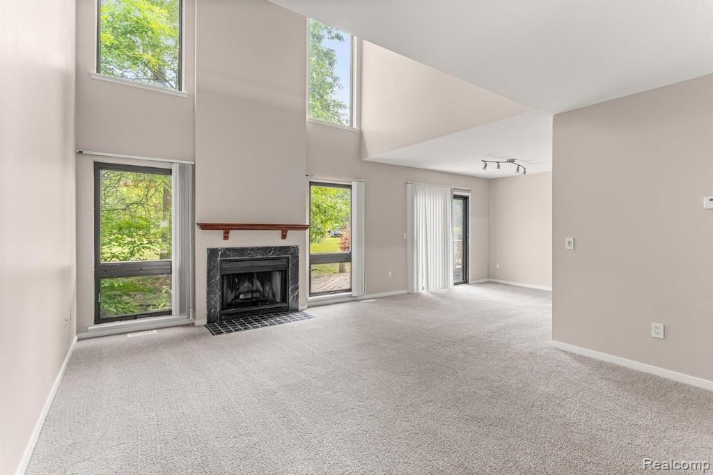 644 Ashley Cir - Photo 2 of 22