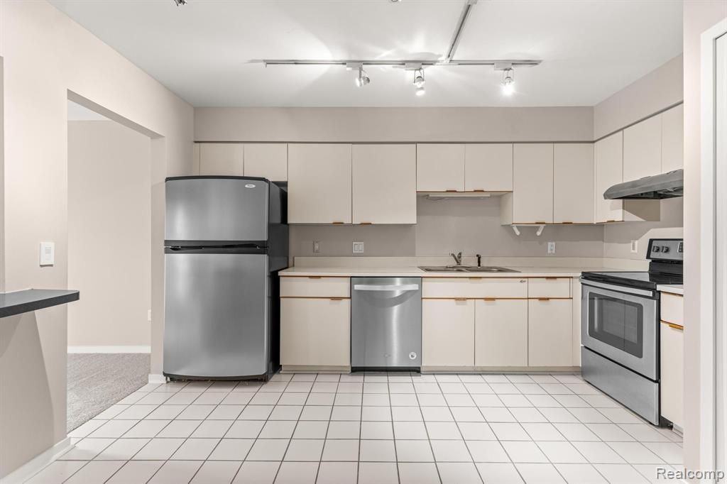 644 Ashley Cir - Photo 4 of 22