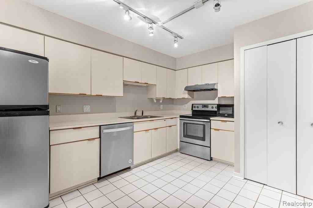 644 Ashley Cir - Photo 5 of 22