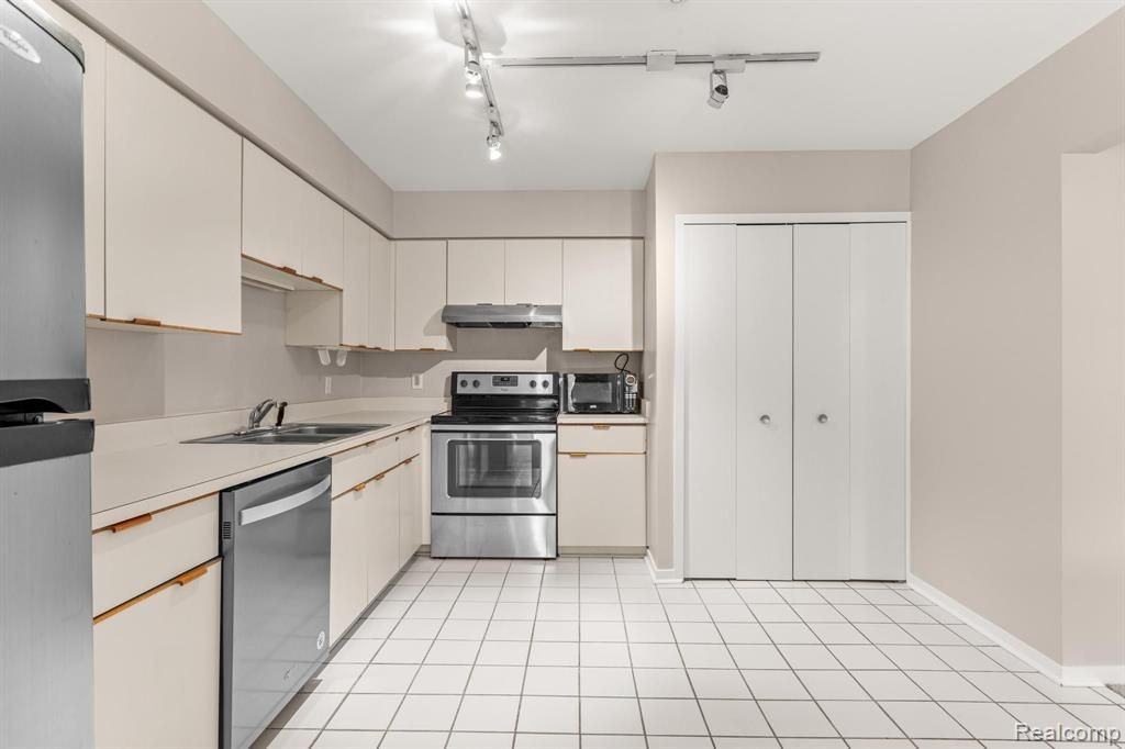 644 Ashley Cir - Photo 6 of 22