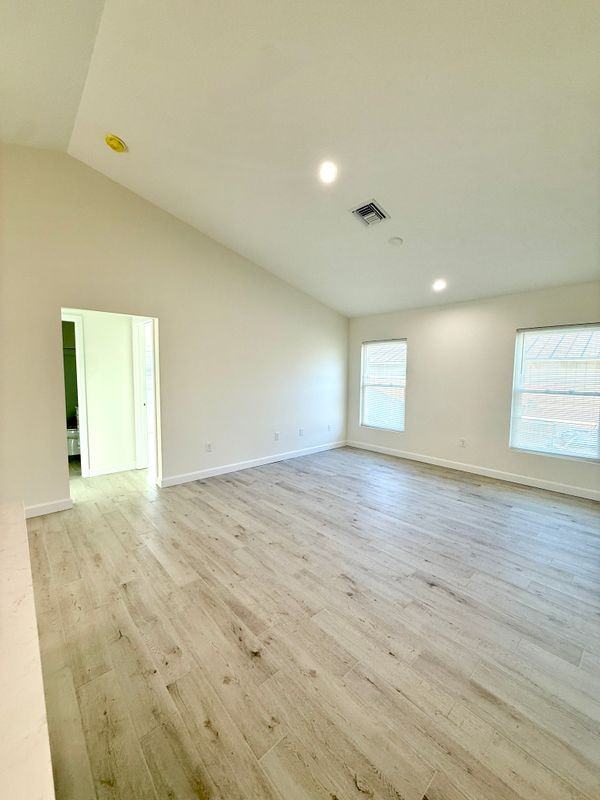 1635 22nd Ave Sw - Photo 3 of 10