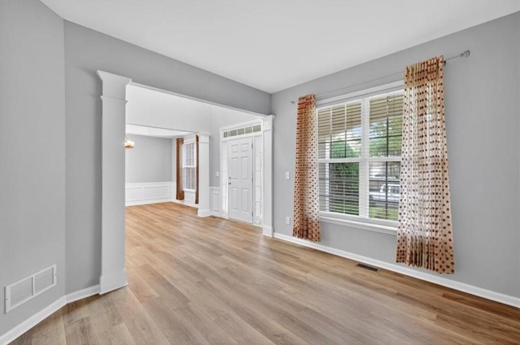 740 Mayfair Ct - Photo 4 of 50