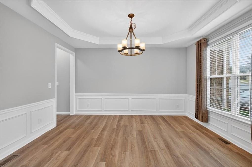 740 Mayfair Ct - Photo 5 of 50