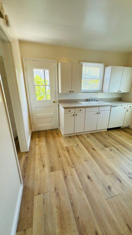 383 Redondo Ave ##D - Photo 2 of 8