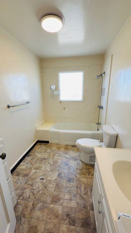 383 Redondo Ave ##D - Photo 5 of 8