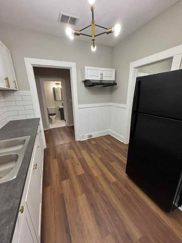 1459 W 23rd St - Photo 4 of 12