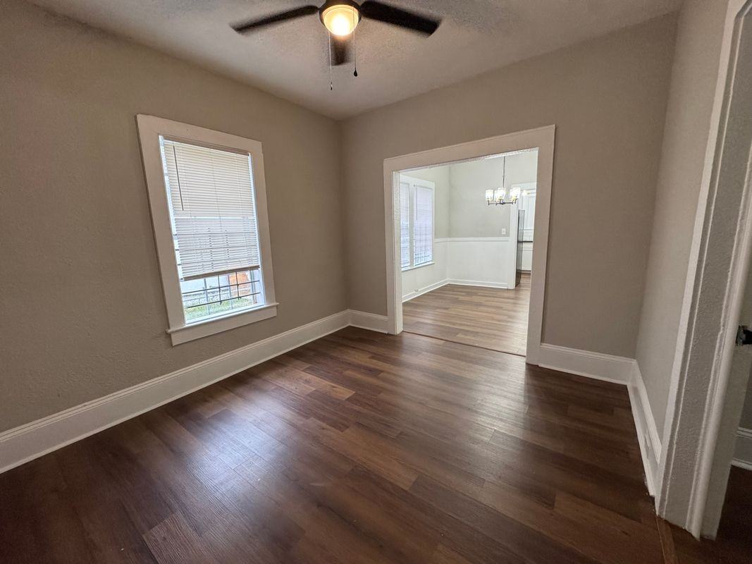 1459 W 23rd St - Photo 5 of 12