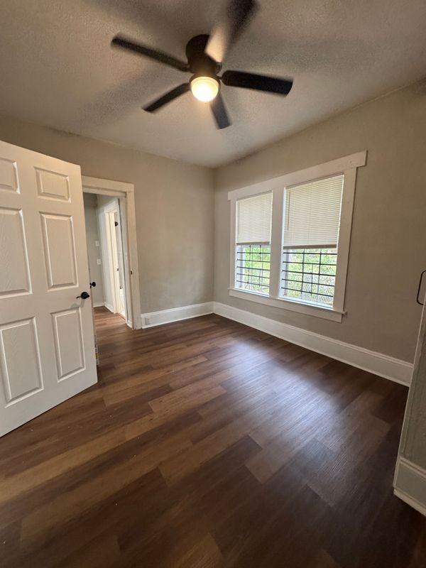 1459 W 23rd St - Photo 7 of 12